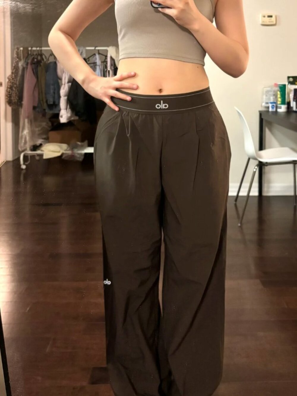 🥎ALO Yoga Espresso Brown Suit Pants (Regular Size) 🔔Perfect for Clean/Cool Gir